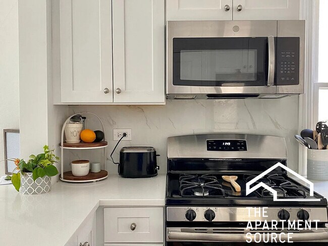 Foto del edificio - 2642 N Marshfield Ave