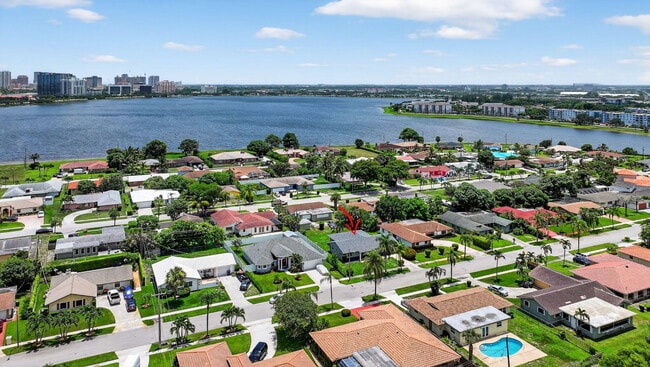 Building Photo - 600 S Mangonia Cir