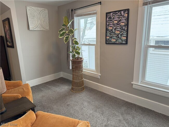 Foto del edificio - 1883 W 57th St