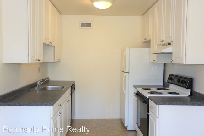 Building Photo - 1400 San Carlos Ave