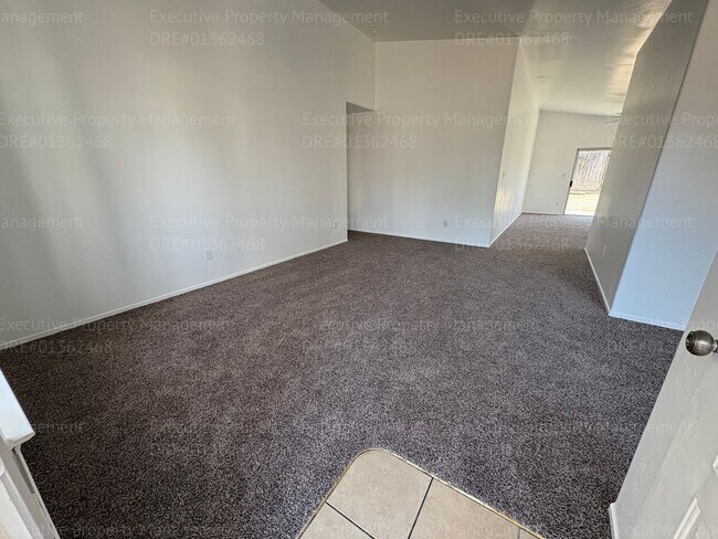 Foto del edificio - Corner lot 4-bedroom, 2-bathroom home