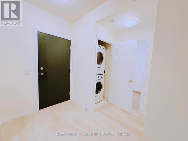 Photo du bâtiment - 3260 Sheppard Ave E