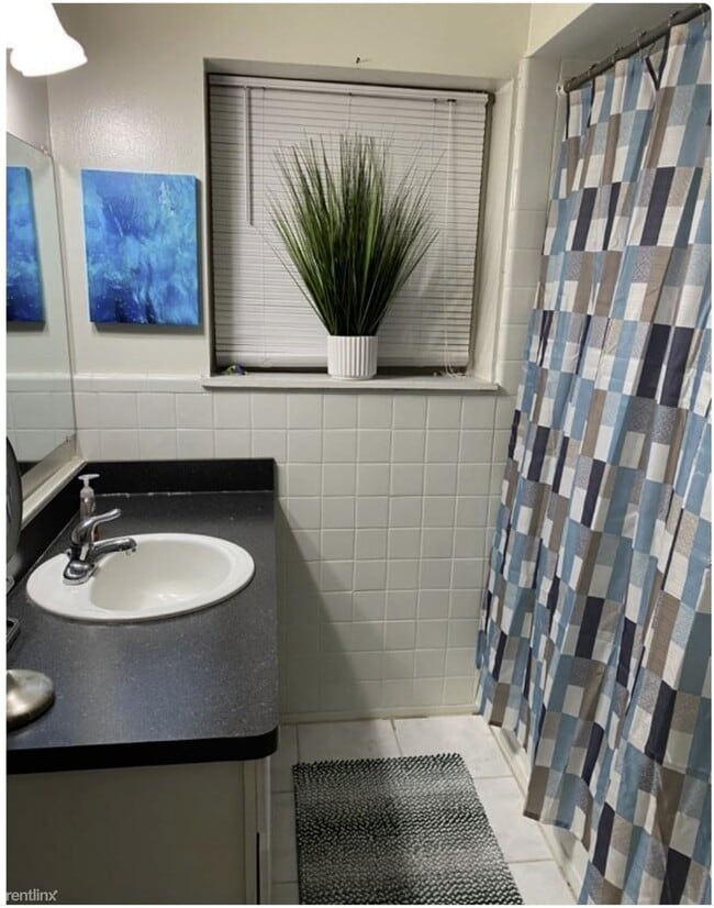 Building Photo - 2 br, 1 bath Condo - 455 W Marshall St