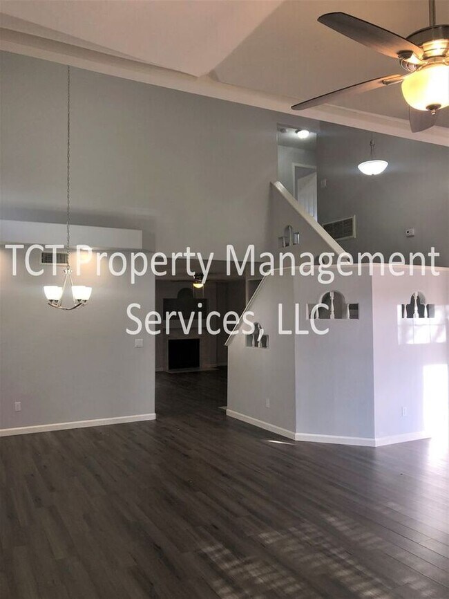 Foto del edificio - Beautiful Remodeled 4 Bedroom Home in Chan...