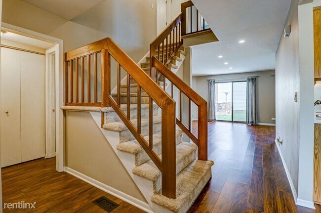 Foto del edificio - 281 E Forest Knoll Dr