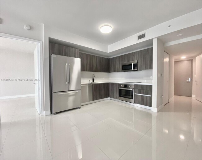 Foto del edificio - 488 NE 18th St