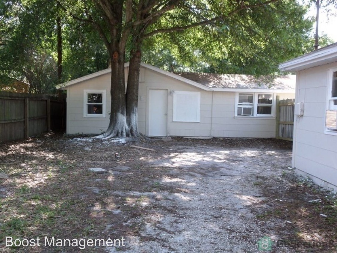Foto principal - 912 Rosery Rd NW