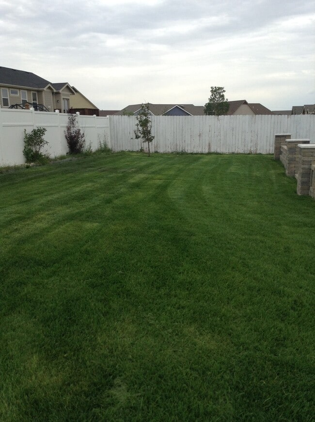 Building Photo - 3 BEDROOM, 2 BATHROOM, SINGLE FAMILY SADDL...
