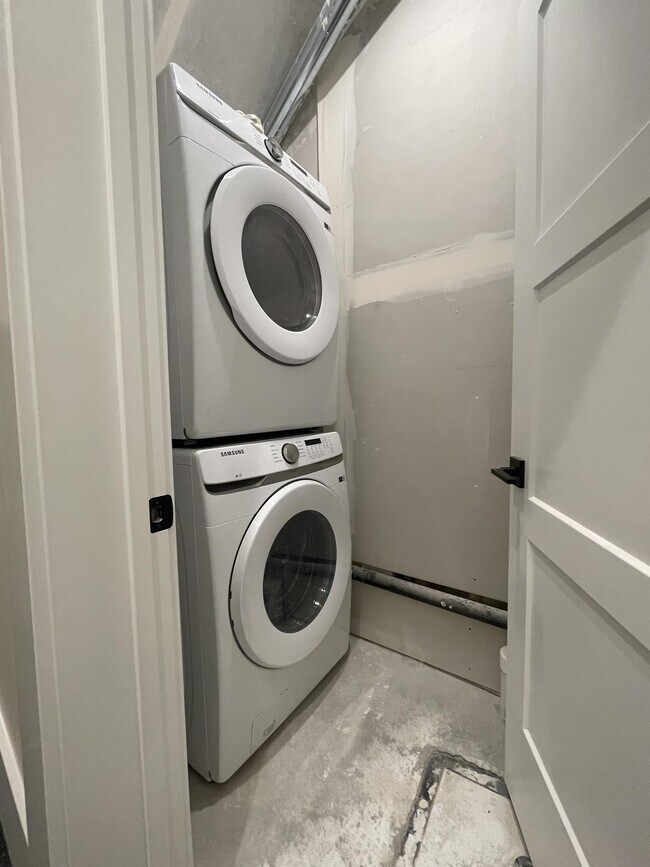 Photo du bâtiment - 8717-8110 110 St NW