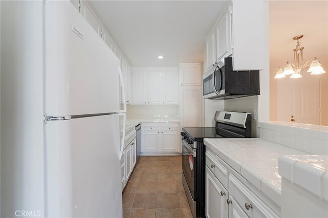 Building Photo - 6542 Ocean Crest Dr