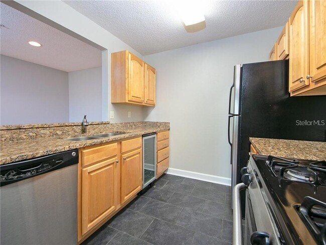 Building Photo - 2047 Dixie Belle Dr