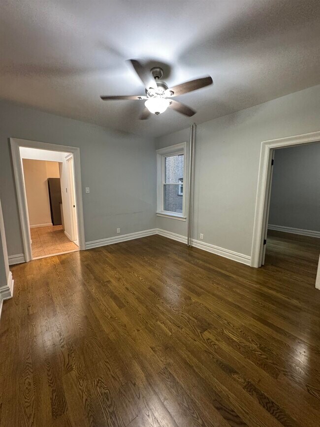 Foto del edificio - 55 Corbin Ave