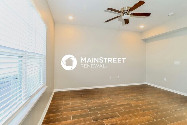 Foto del edificio - 3 Bedroom Pet-Friendly Home in Jeffersonville, IN with Main Street Renewal