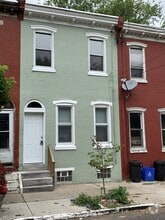 Building Photo - 747 E Woodlawn St