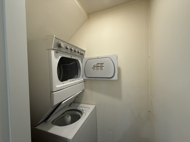 Building Photo - 9419 McNaught Rd