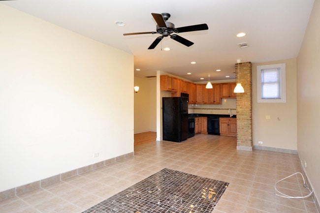 Living Room / Kitchen - 940 W Windsor Ave