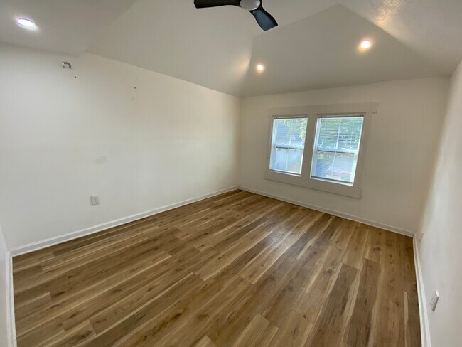 Foto del edificio - 407 Shelby Pkwy