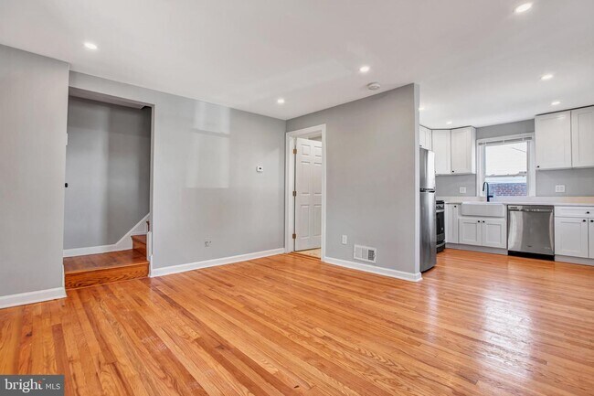 Foto del edificio - 5031 Mangum Rd