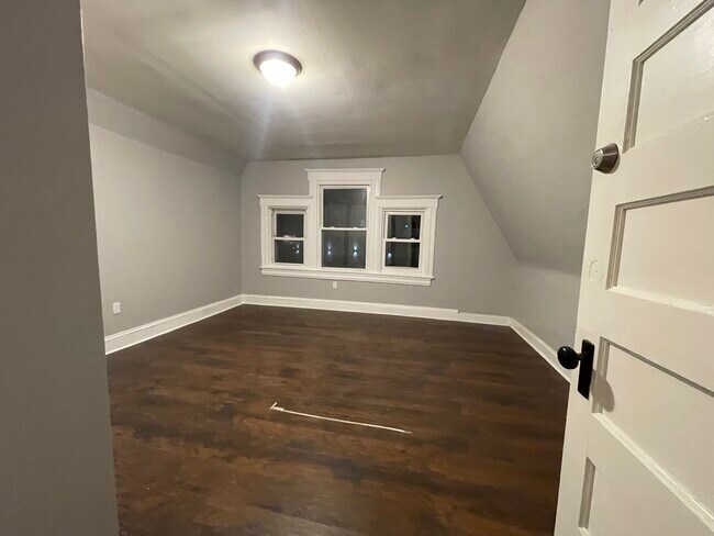 Building Photo - 186 Central Ave