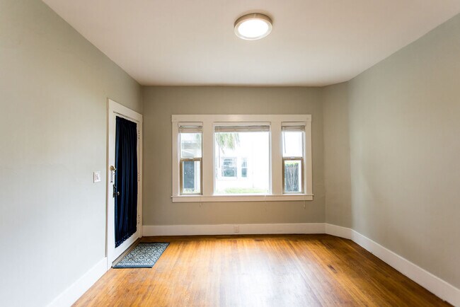 Foto del edificio - 2329 Parker St