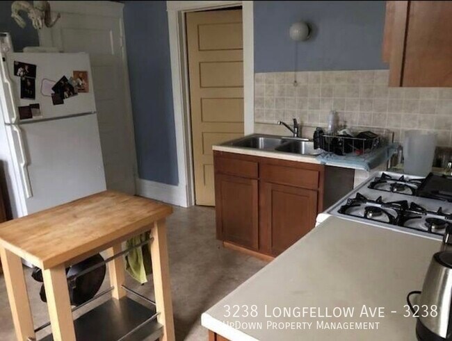 Building Photo - 3238 Longfellow Ave
