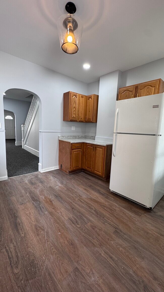 Building Photo - 8 W Abbott St