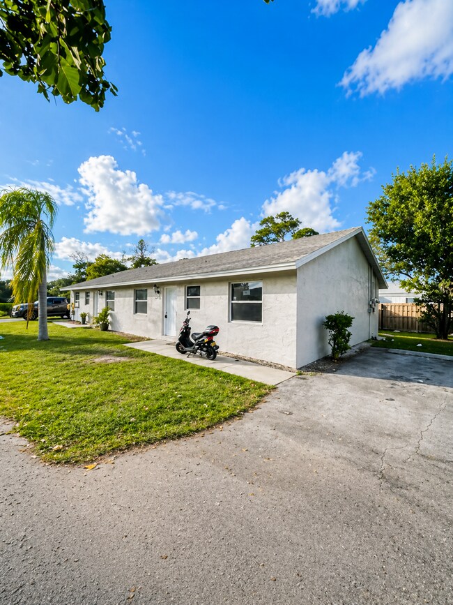 Building Photo - 1420 Barton Rd