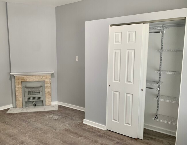 Building Photo - 4318 S Prairie Ave