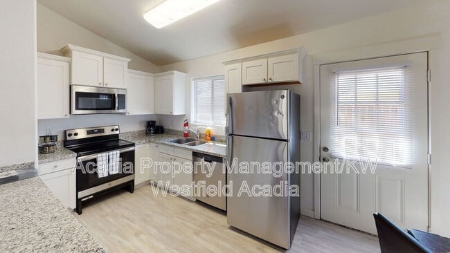 Building Photo - 561 N 10th Pl