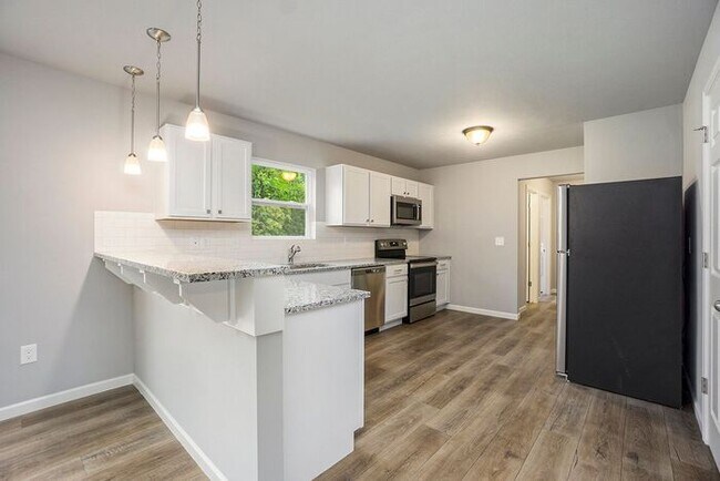 Building Photo - 571 Pioneer Trl