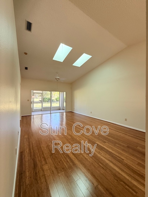 Foto del edificio - 5215 Lochmead Terrace