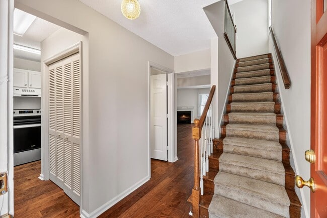 Building Photo - 850 Colony Dr