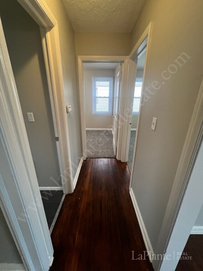 Foto del edificio - Cozy Brick 3-bedroom, 1-bathroom house loc...