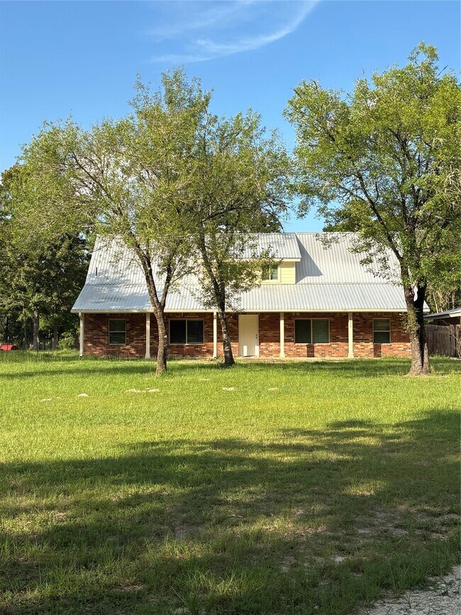 Building Photo - 8049 Forest Hills Dr