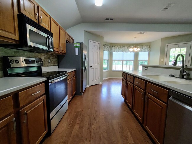 Foto del edificio - Beautiful 3 bedroom home ready for move in