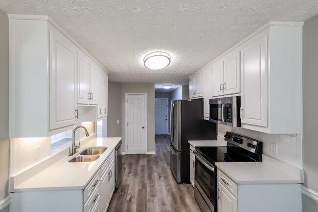 Building Photo - 663 Stonecrest Dr