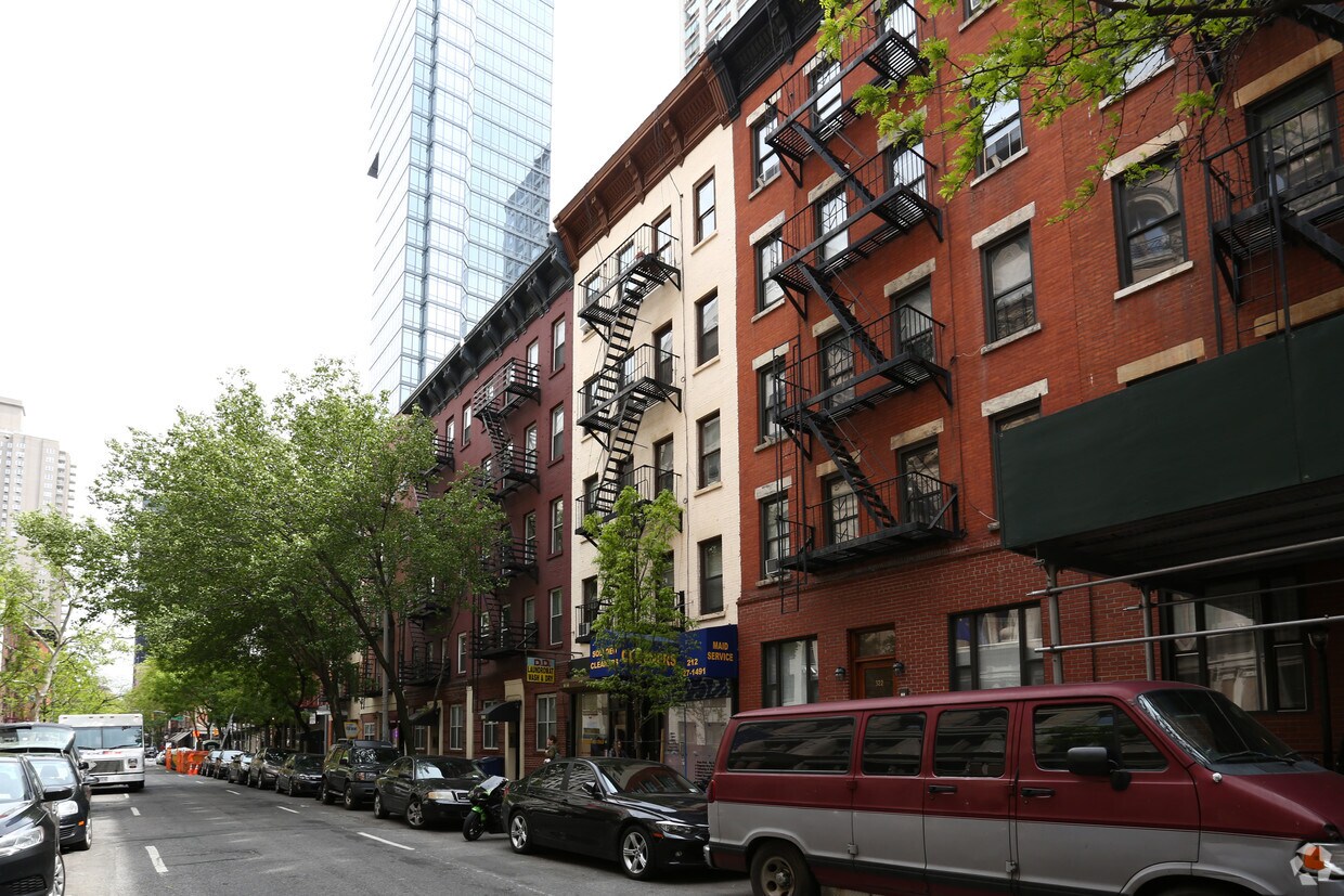 Foto principal - 324 E 73rd St