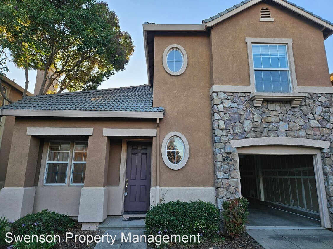 Foto principal - 3 br, 2.5 bath House - 5224 Charlton Ct.