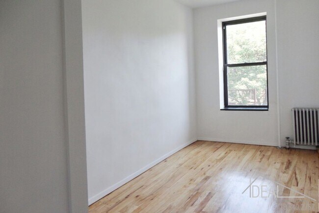 Building Photo - 583 6th Ave