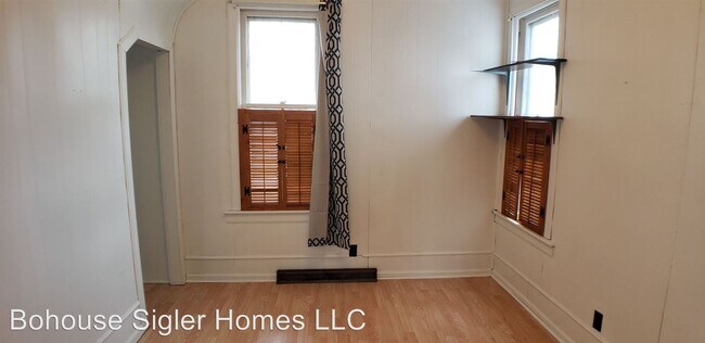 Building Photo - 3010 McArthur Dr