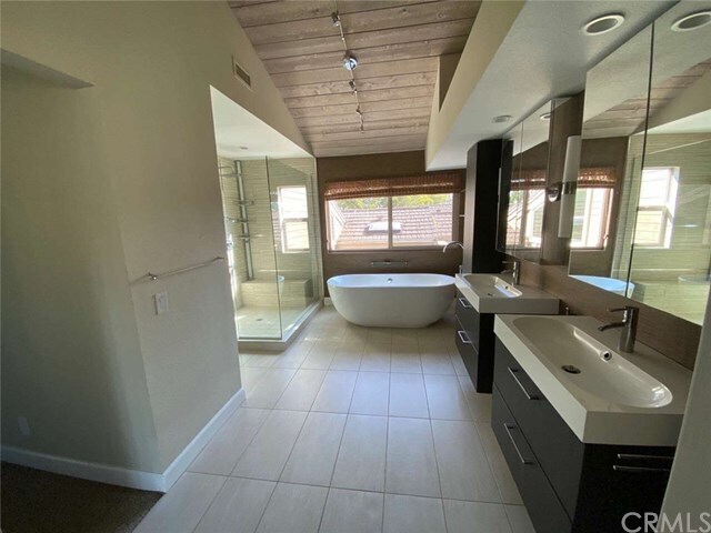 Building Photo - 10 Morning Glory