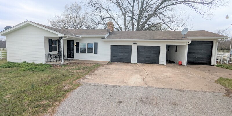 Primary Photo - Claremore Farmhouse