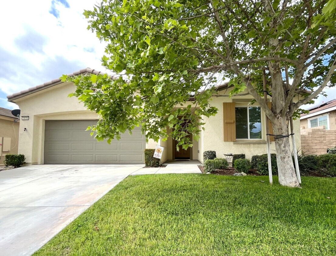 Primary Photo - Rosena Ranch Area Beautiful home