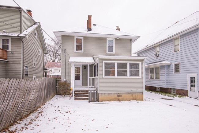 Foto del edificio - 3 BED 1 BATH SINGLE FAMILY HOME IN BEAUTIFUL LAKEWOOD!