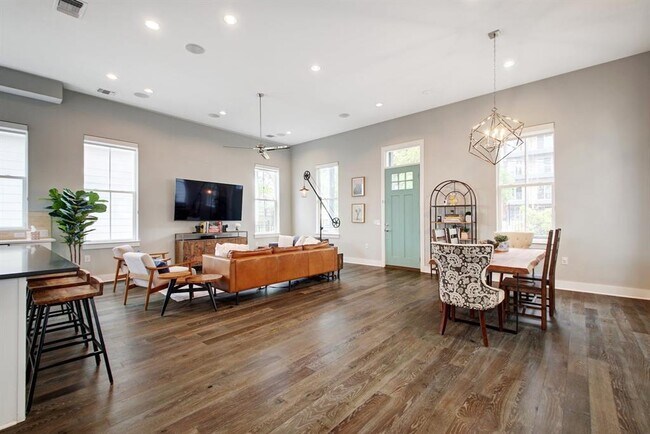 Foto del edificio - 4810 Springdale Rd