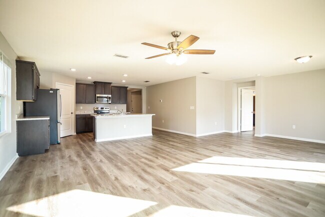 Building Photo - 2303 Pebble Point Dr