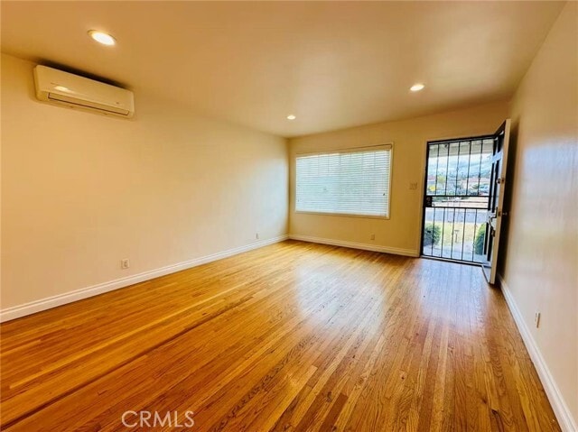 Building Photo - 400 E Fernfield Dr