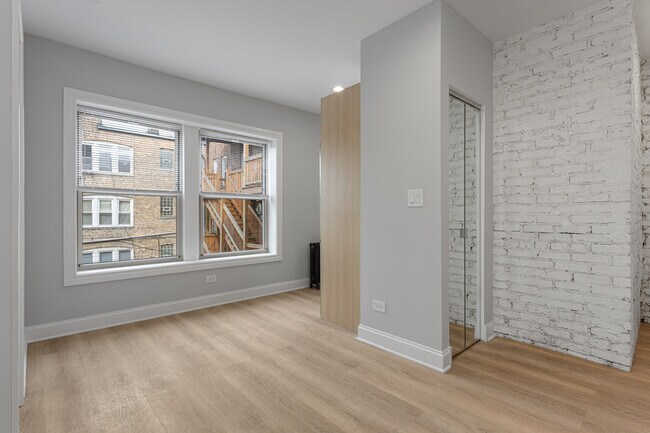 Foto del edificio - 1631 W Chase Ave