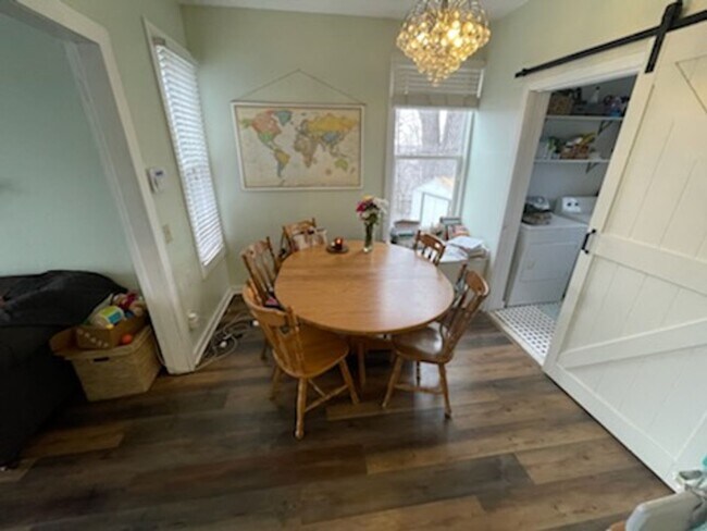 Building Photo - Charming 3-Bedroom Single Family Home in S...