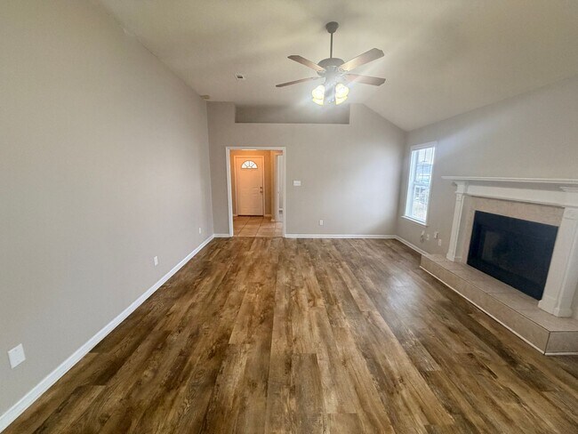 Building Photo - 3 Bedroom/2 Bath home in Valdosta